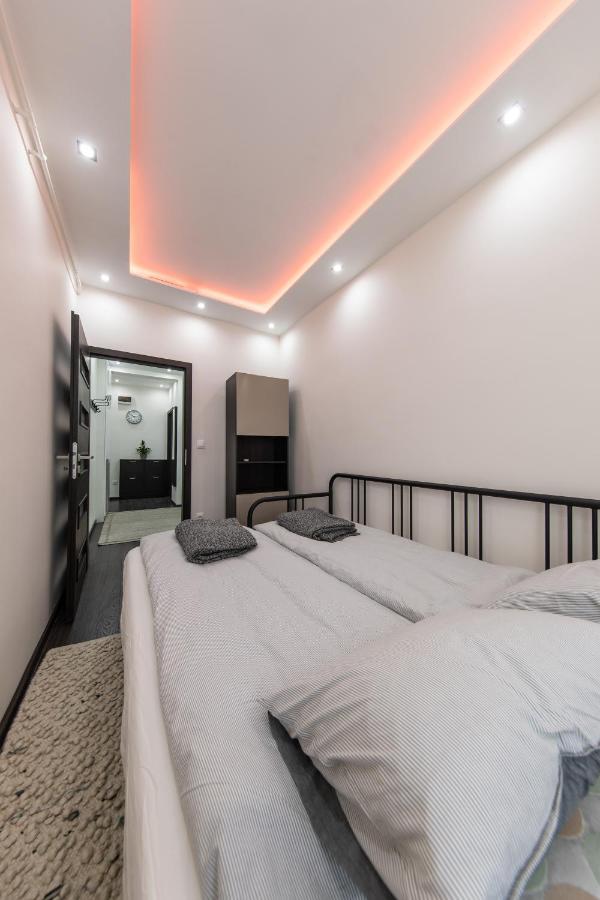 Spacious 3-room With Free Parking Apartament