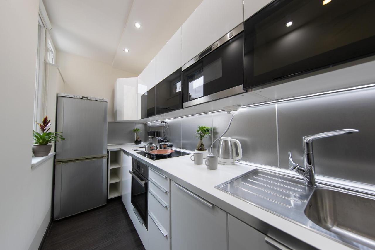 Spacious 3-room With Free Parking Apartament