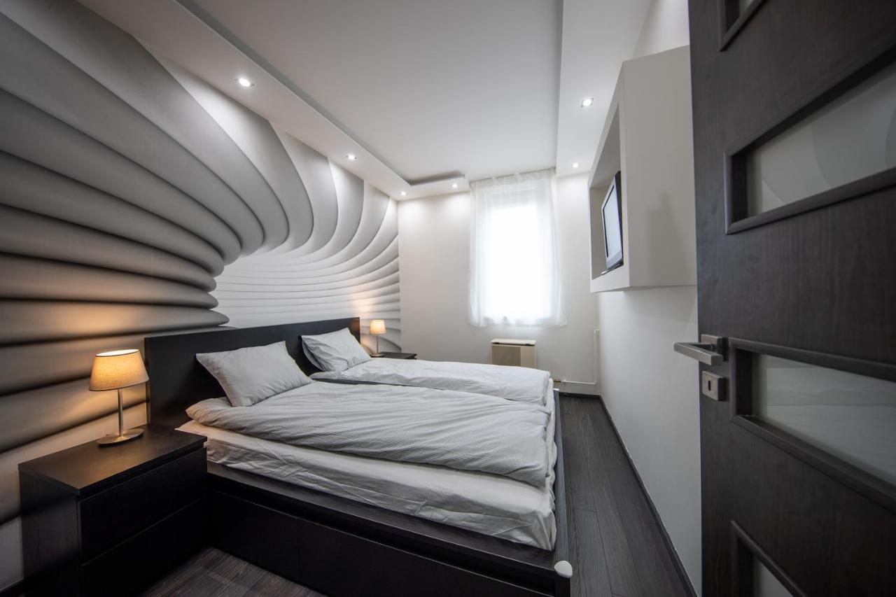 Spacious 3-room With Free Parking Apartament